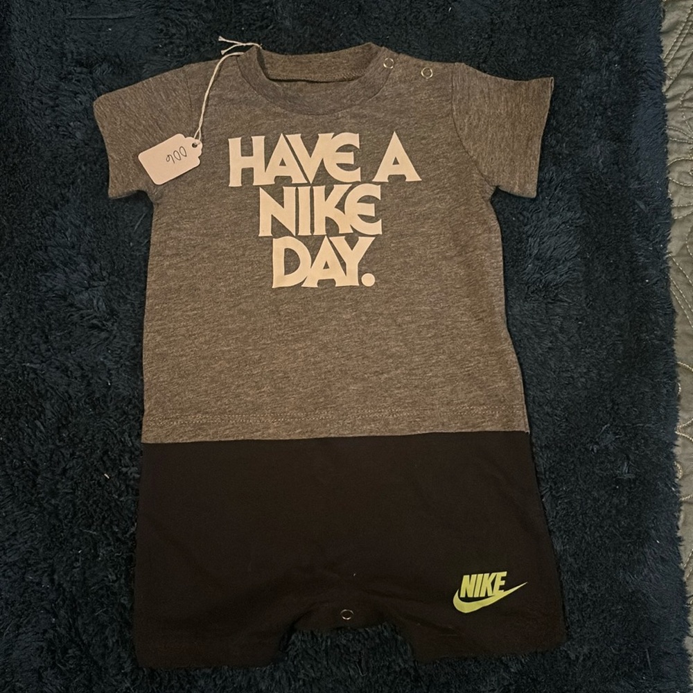 NIKE ONESIE